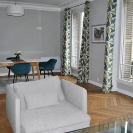 De 80 M² Proche Gare Du Nord * Paris