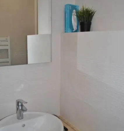 De 80 M² Proche Gare Du Nord * Paris