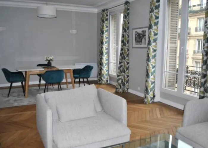 De 80 M² Proche Gare Du Nord * Paris