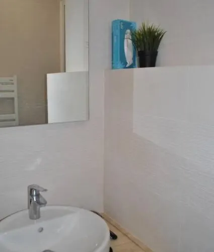 De 80 M² Proche Gare Du Nord * Paris