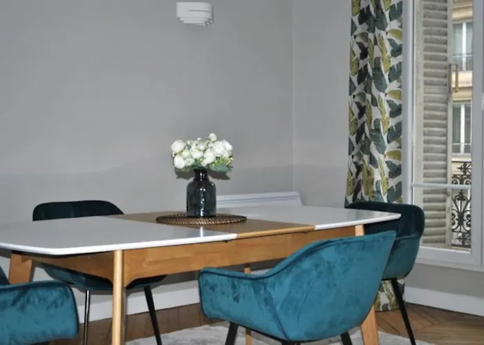 Appartement De 80 M² Proche Gare Du Nord *